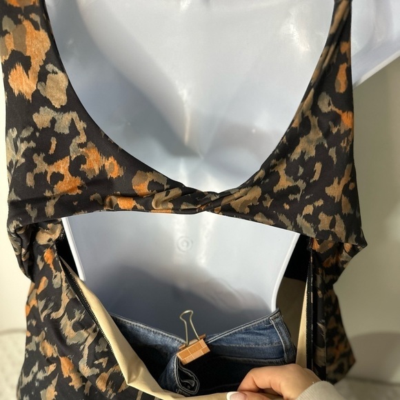 Nwt- Oasis Twist Wild Camo Sports Tank from Fabletics! - Picture 5 of 10